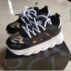 zap-ver-inf-2020-06-zapatillas-niños-versace-chain-reaction-negro-estampado