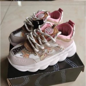 zap-ver-inf-2020-10-zapatillas-niños-versace-chain-reaction-rosa-beige